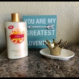 ❣️B2GO free❣️Victoria’s Secret: Wild Scarlet Body Lotion